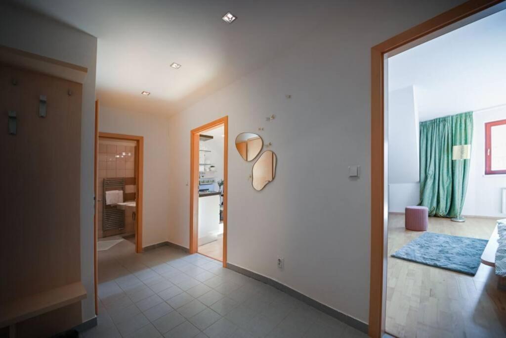 V Centru Deni Apartment Оломоуц Екстериор снимка